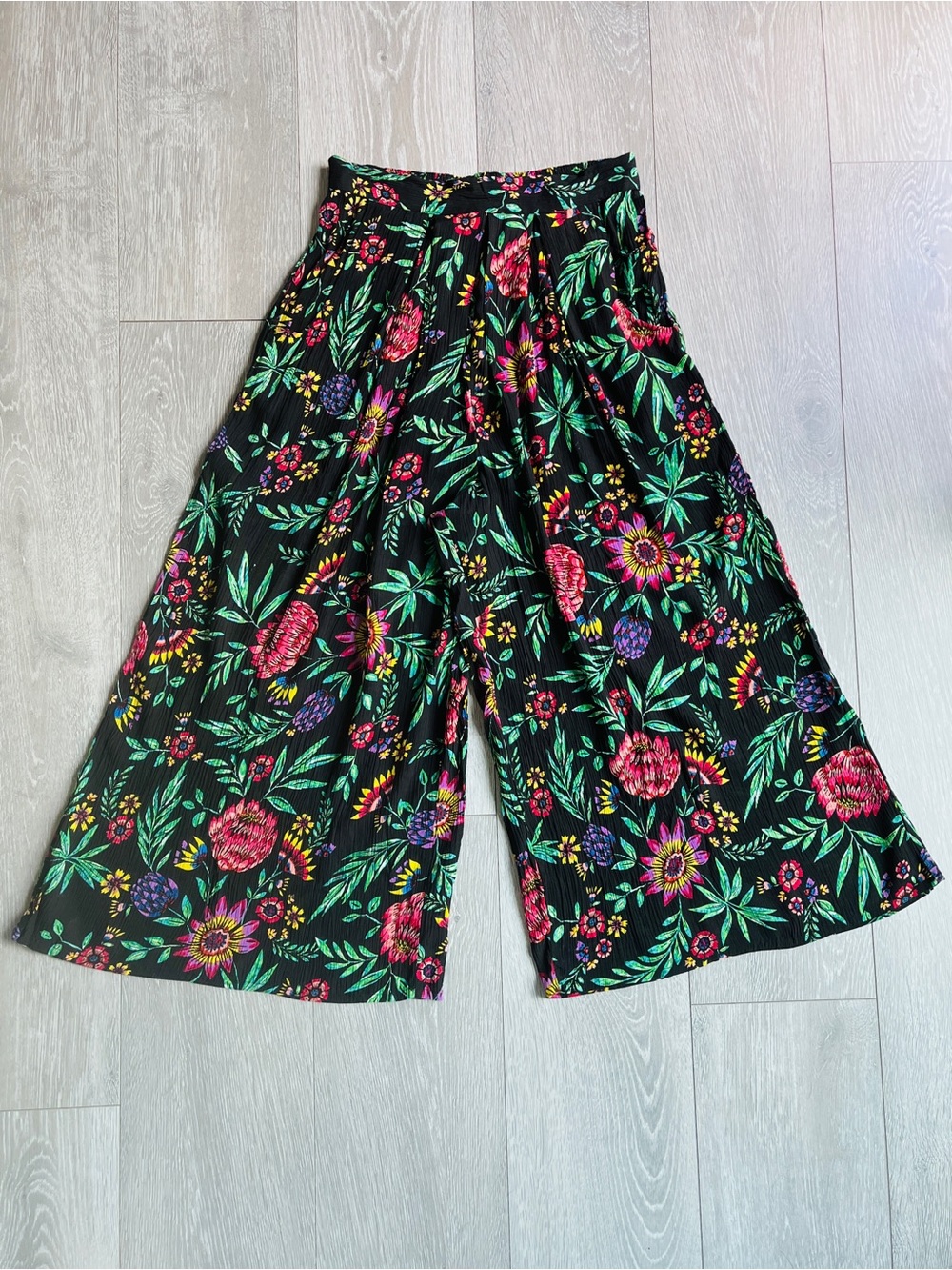 Patrons of Peace Floral Culottes Wide Leg Pants with Pockets Topical Resort M - Picture 13 of 13